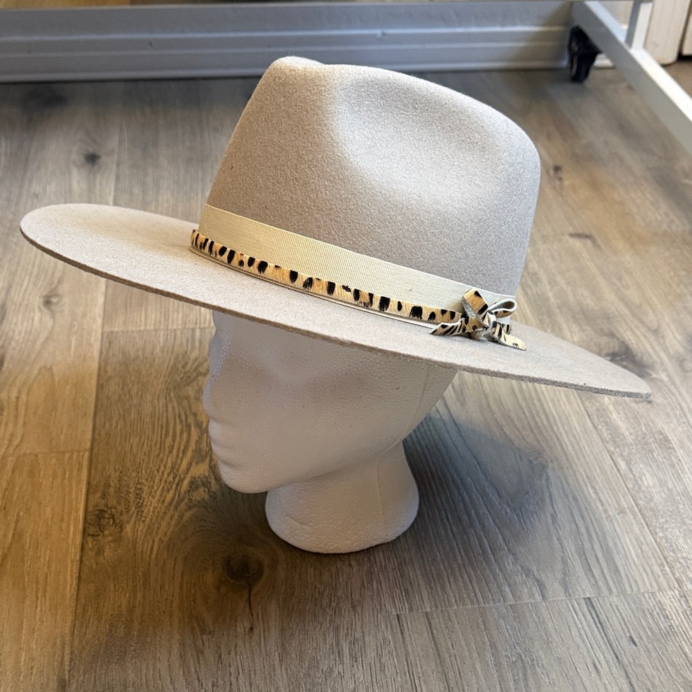 Wyeth by Todd Magill Wide-Brim Fedora in Light Beige with Leopard Band